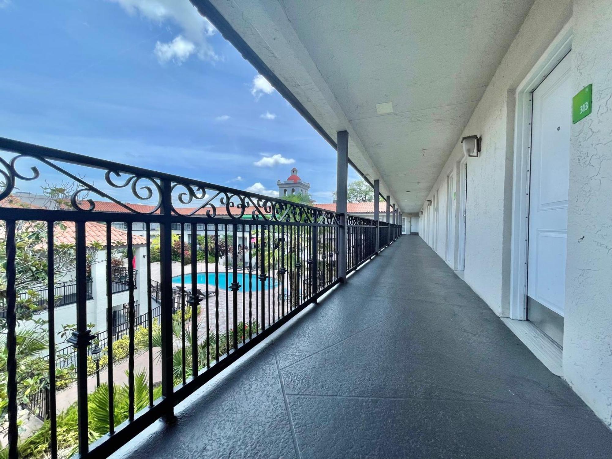 Red Roof Inn Plus & Suites Tampa Exteriér fotografie