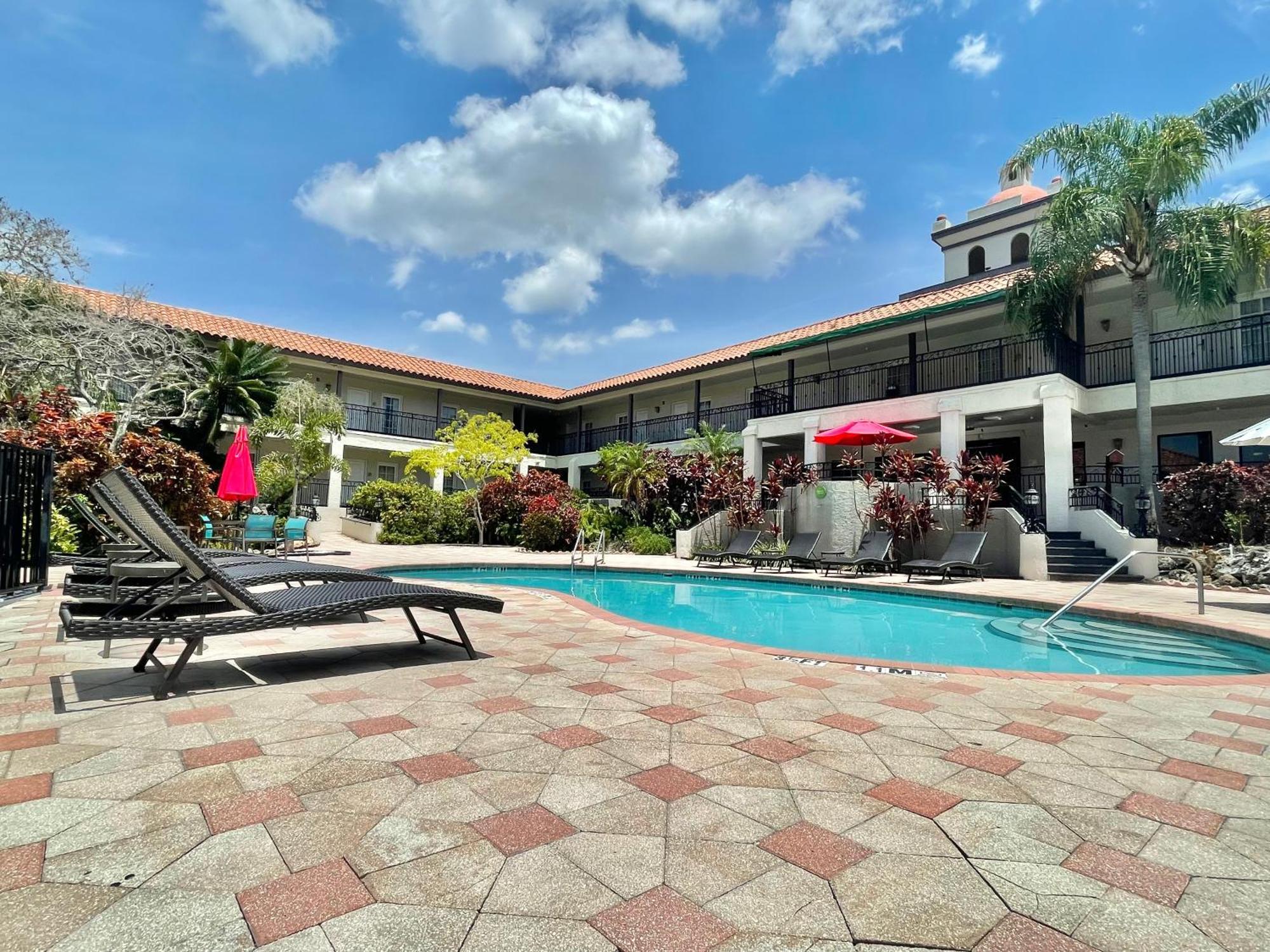 Red Roof Inn Plus & Suites Tampa Exteriér fotografie